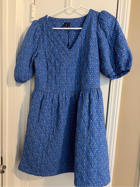 Vero Moda Dresses & Skirts - Blue Puff Sleeve Floral Quilted Mini Dress